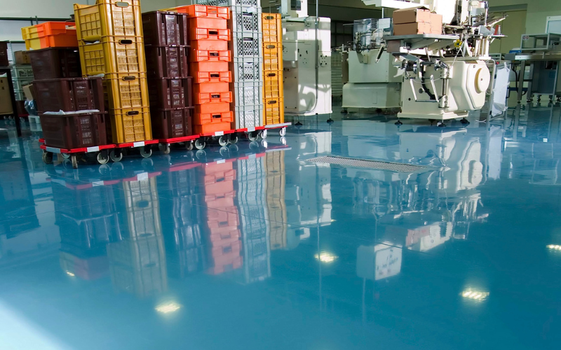 Sơn epoxy bóng loáng, bền bỉ, phủ sàn nhà xưởng, chống trầy, dễ lau chùi, màu sắc tươi